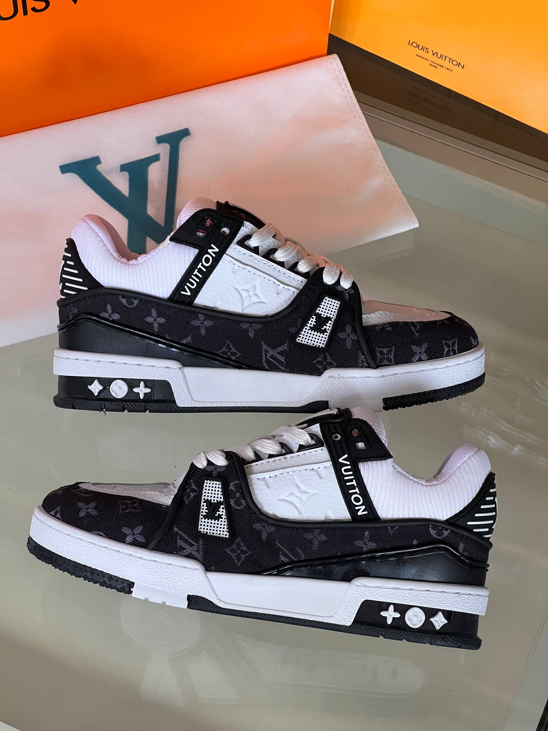 Louis Vuitton Trainer Sneaker Black