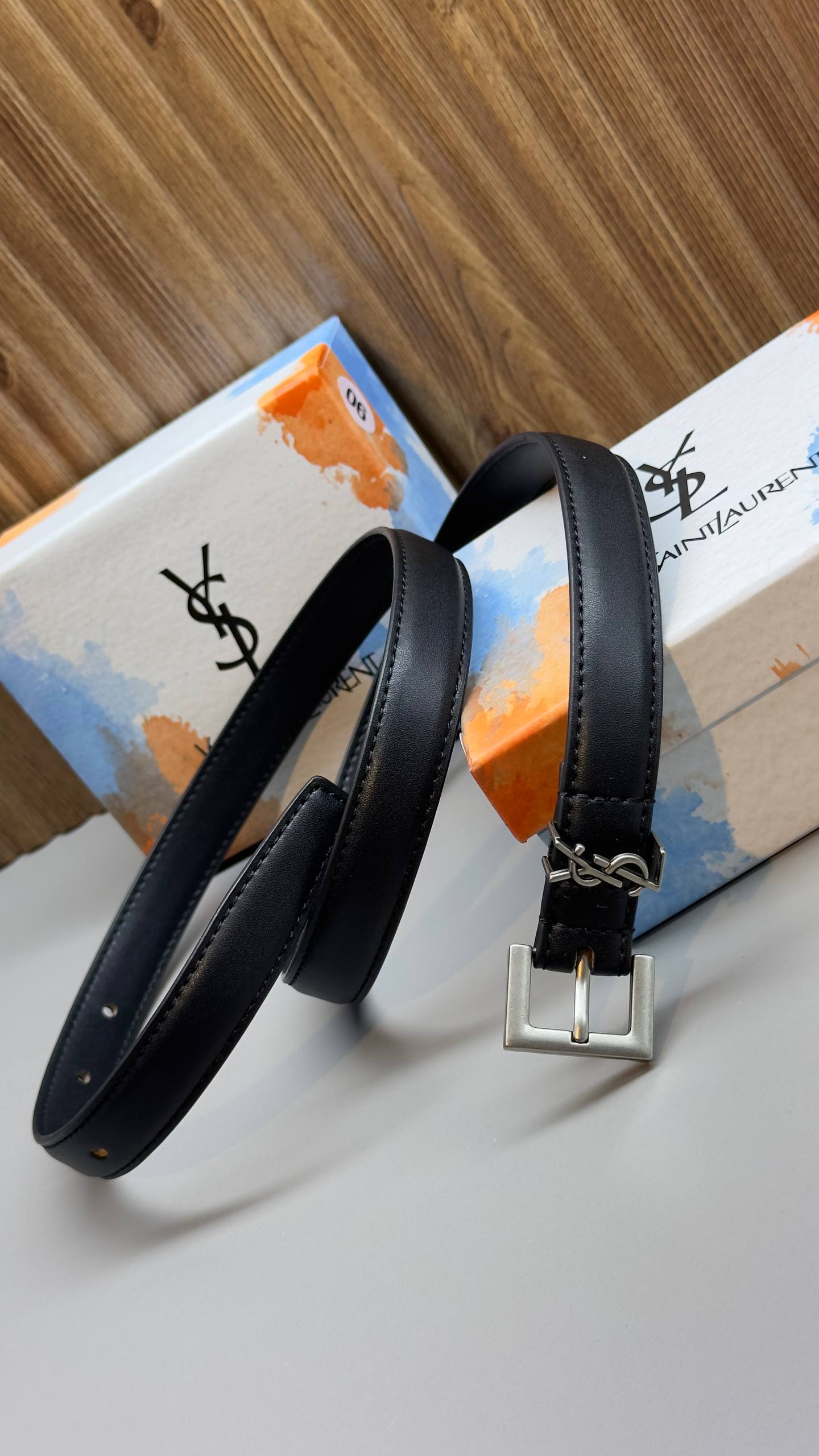 Saint Laurent, Δερμάτινη ζώνη