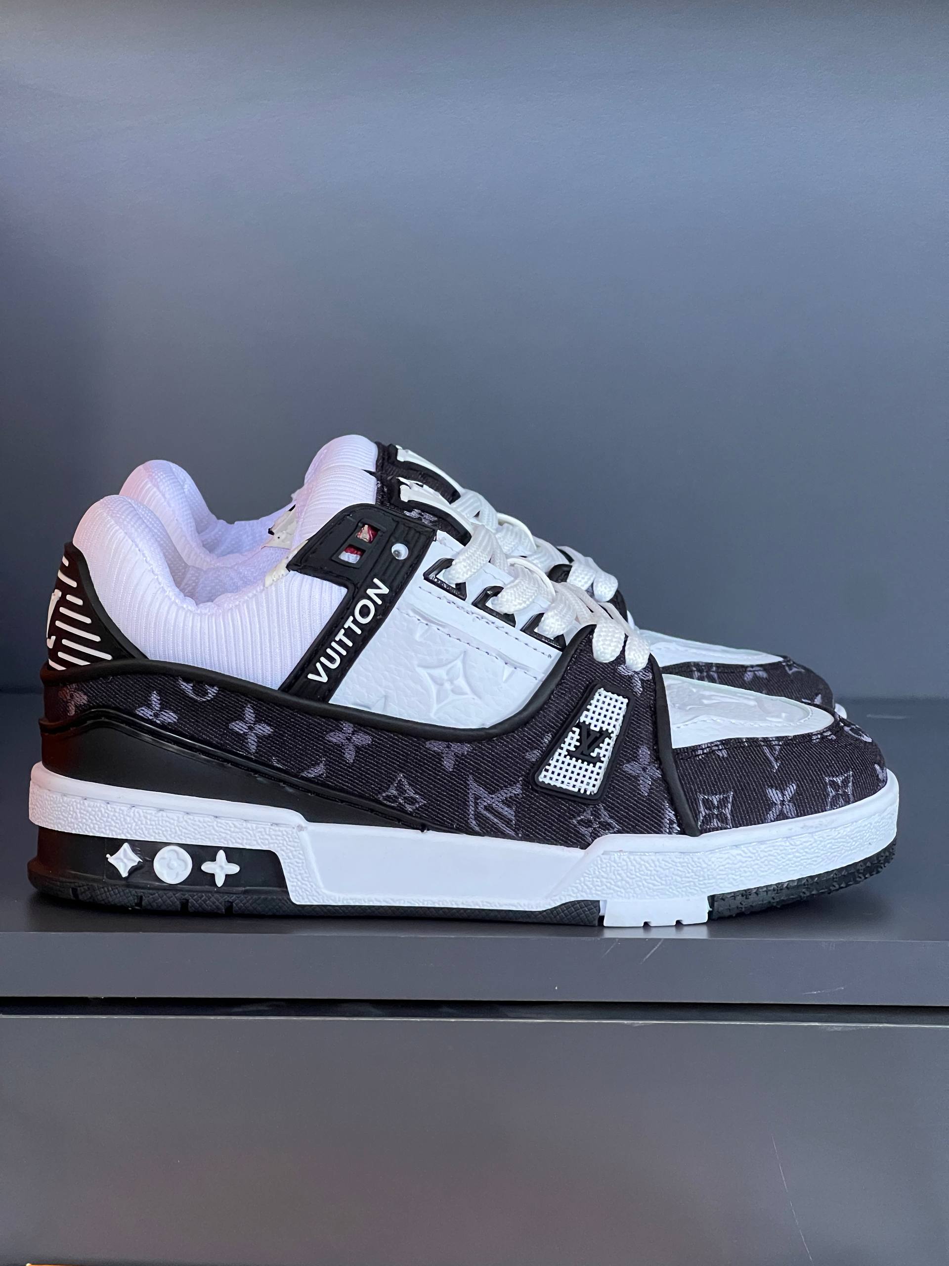 Louis Vuitton Trainer Sneaker Black